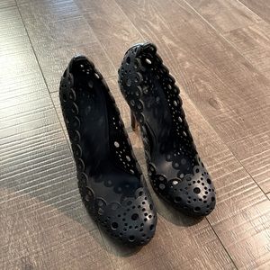 TORY BURCH Verity Laser Cut Scalloped Circles Navy Leather Pumps, Size 5